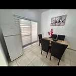 Four Seasons In Apartamento